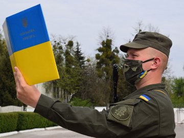 У Луцьку новобранці Нацгвардії присягнули на вірність українському народові без урочистостей. ФОТО