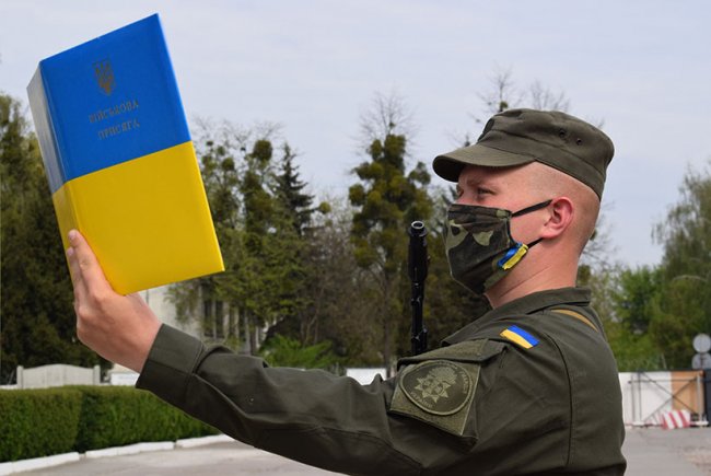 У Луцьку новобранці Нацгвардії присягнули на вірність українському народові без урочистостей. ФОТО