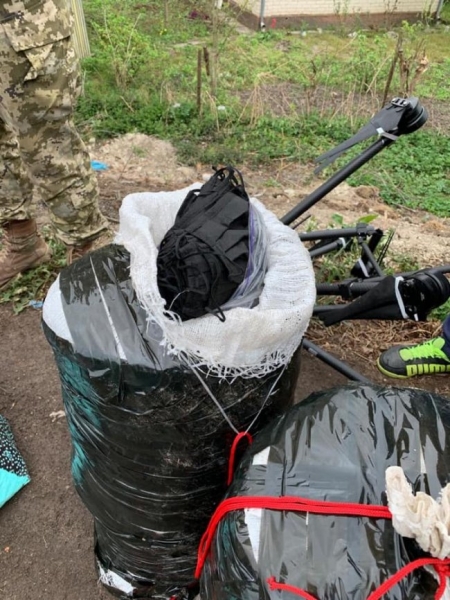 На Волині затримали контрабандиста, який хотів безпілотником переправити захисні маски через кордон. ФОТО