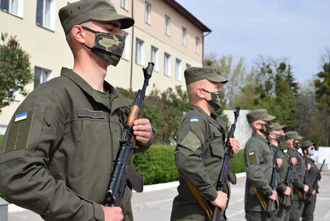 У Луцьку новобранці Нацгвардії присягнули на вірність українському народові без урочистостей. ФОТО