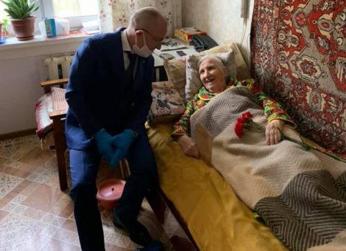 «Депутатам можно, они же святые»: лидер ульяновских единороссов устроил массовый объезд ветеранов в период пандемии