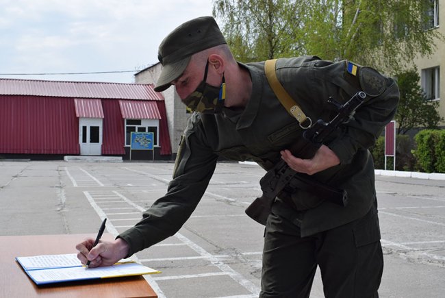 У Луцьку новобранці Нацгвардії присягнули на вірність українському народові без урочистостей. ФОТО