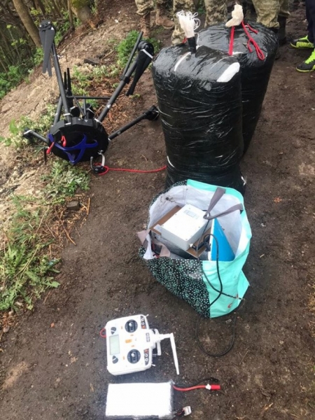 На Волині затримали контрабандиста, який хотів безпілотником переправити захисні маски через кордон. ФОТО