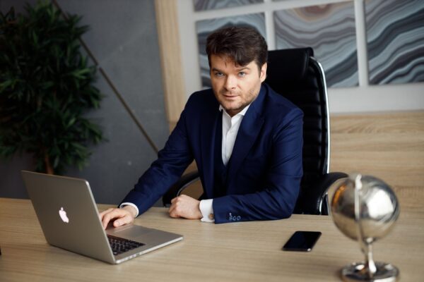 Гипнолог Андрей Ефремов: «Чтобы избавиться от детских травм, необходимо вывести человека из гипноза»