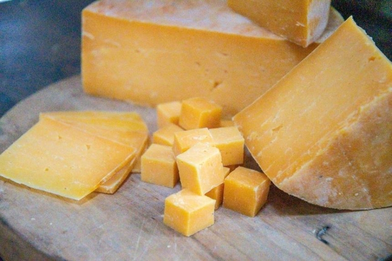 Чеддер и другие лучшие сыры при высоком уровне холестерина