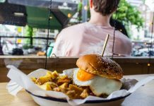 Онколог перечислил провоцирующие рак кишечника пищевые привычки