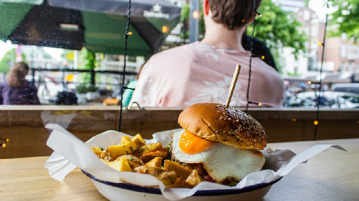 Онколог перечислил провоцирующие рак кишечника пищевые привычки