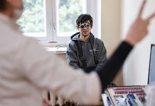 Врач рассказал, может ли испортиться зрение из-за гаджетов