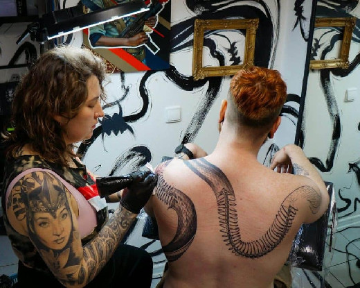 EJE: татуировки могут быть фактором риска развития меланомы