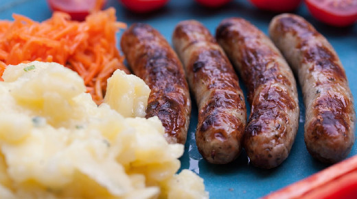 Названы достоверно повышающие риск развития рака два продукта