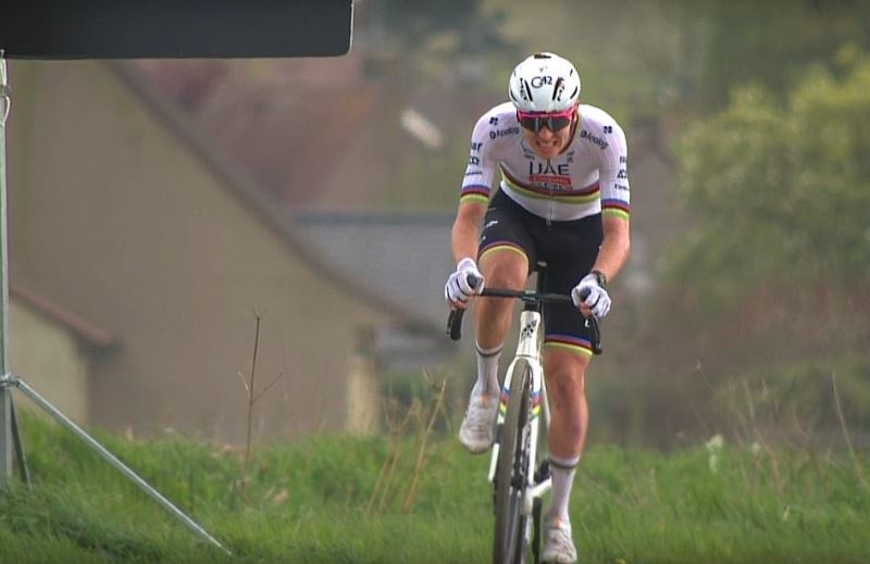 Тадей Погачар провел разведку брусчатки Париж-Рубэ