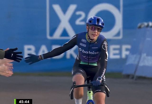 Люсинда Бранд  одерживает девятую победу подряд в сезоне велокросса