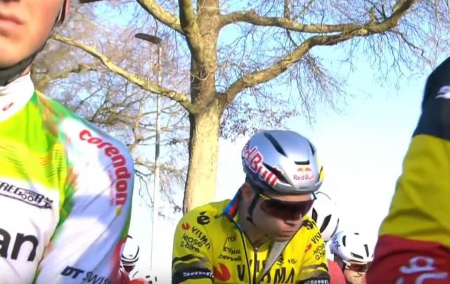 Ваут ван Арт финишировал 6-м на этапе Кубка мира по велокроссу в Дендермонде