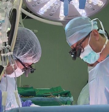 В онкоцентре Блохина провели уникальную операцию по удалению опухоли на сердце