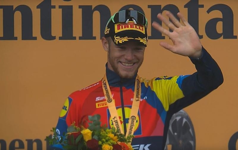 Джонатан Милан  за цикламеновой майкой на Джиро д&rsquo;Италия, Мадс Педерсен &ndash; за зелёной на Тур де Франс в 2026 году