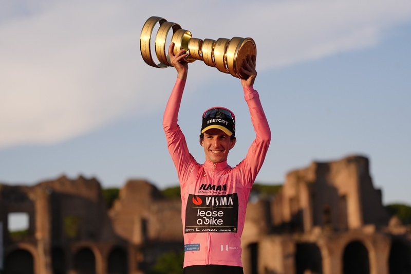 Саймон Йейтс объявил о завершении карьеры велогонщика