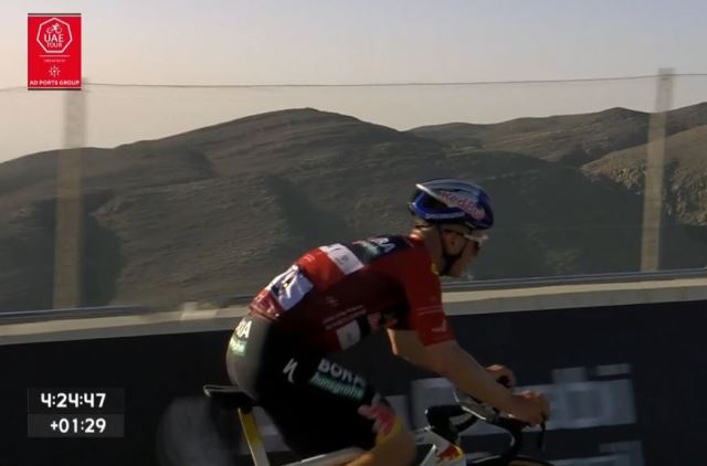 Ремко Эвенепул о потере времени на 3-м этапе Тура ОАЭ-2026: &laquo;Начались судороги, очень плохо проехал один километр&raquo;
