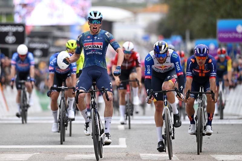 Поль Манье выиграл 1-й этап Волты Алгарве и принёс первую победу в сезоне Soudal Quick Step