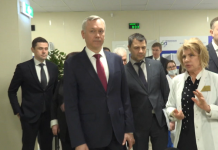 Губернатор Андрей Травников оценил новую поликлинику в Бердске