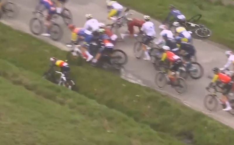 Тим Велленс сломал ключицу при падении на классике Кюрне-Брюссель-Кюрне-2026